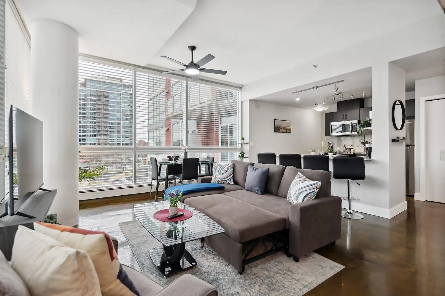 Upscale 2Br Condo - King Bed - Stunning Views Calgary Canada