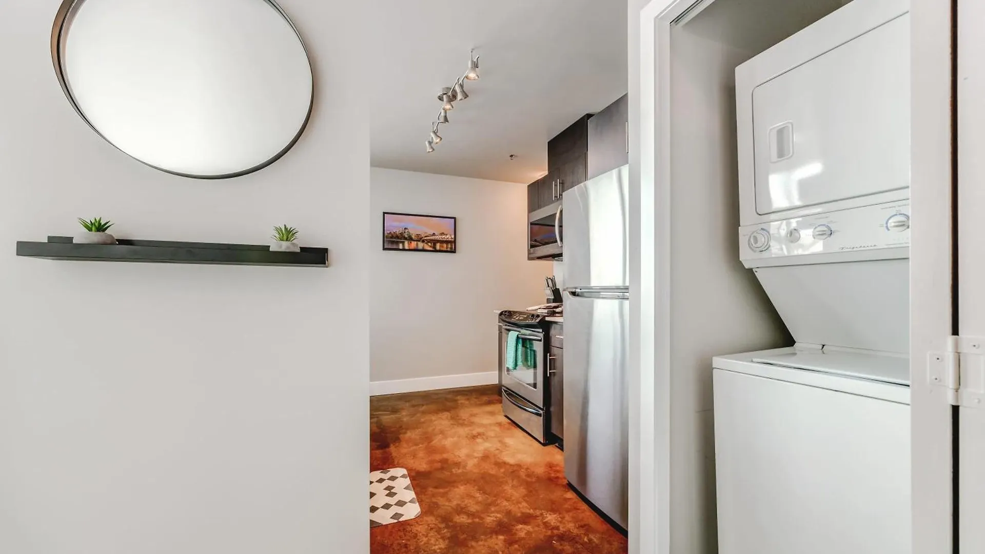 Holiday home Upscale 2Br Condo - King Bed - Stunning Views Calgary